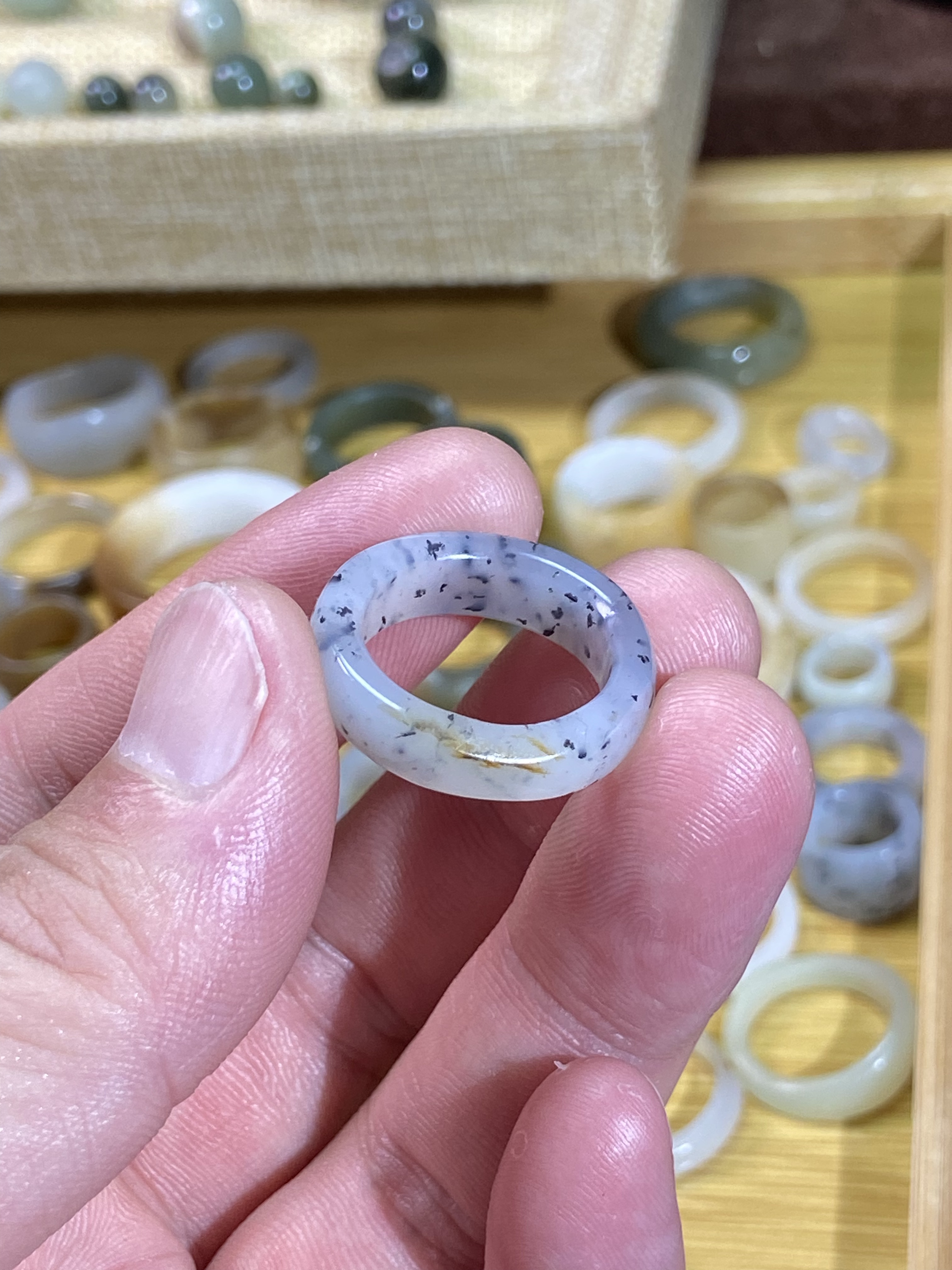 和田玉籽料戒指卡17白青花芝麻糊古风戒圈跑环文玩珠串玉环挂饰