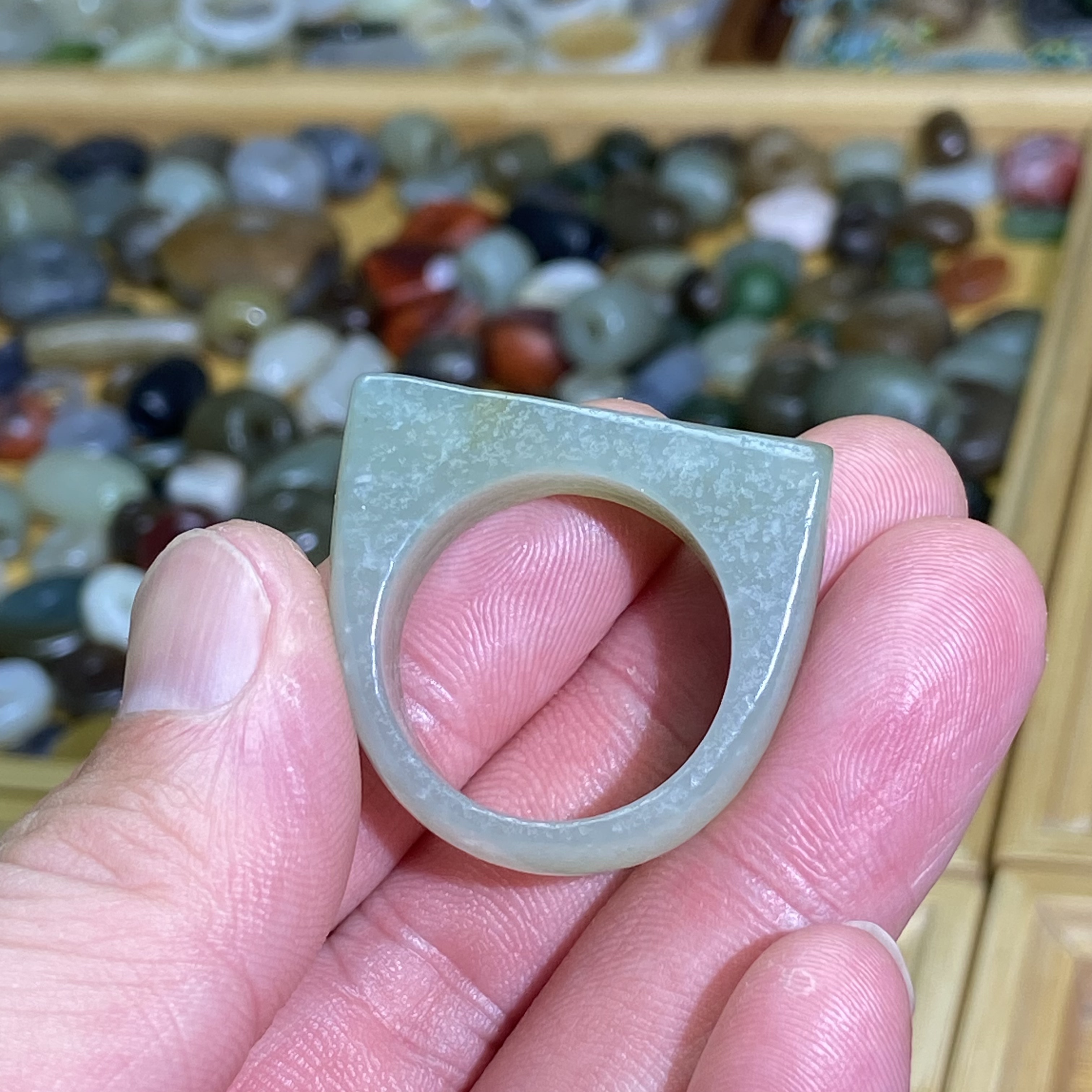 和田玉籽料青白玉卡22随型扳指马鞍戒老光工艺满皮古风戒圈玉环