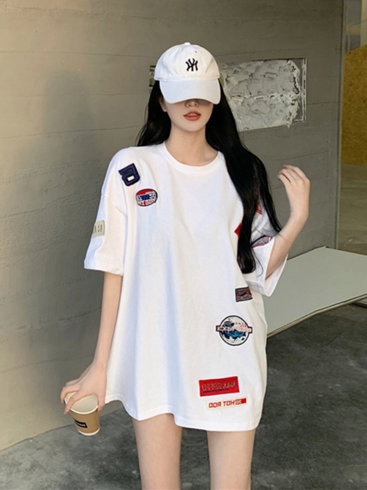 여성을위한 흰색 유럽 대형 버전 순수 코튼 티셔츠 2024 새로운 여름 느슨한 중간 길이 반팔 바지 유행 브랜드 반소매 누락