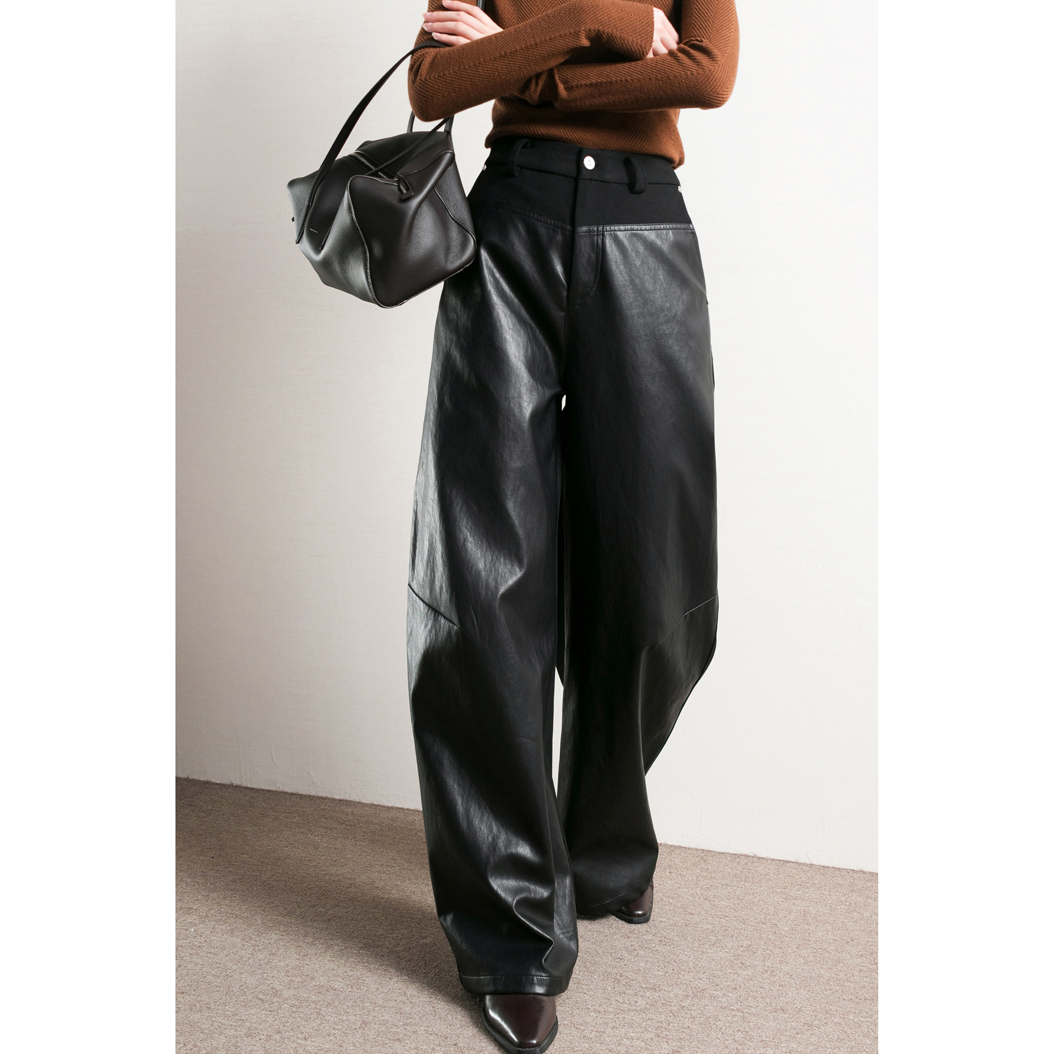 加长黑色PU皮拼接休闲弯刀裤女