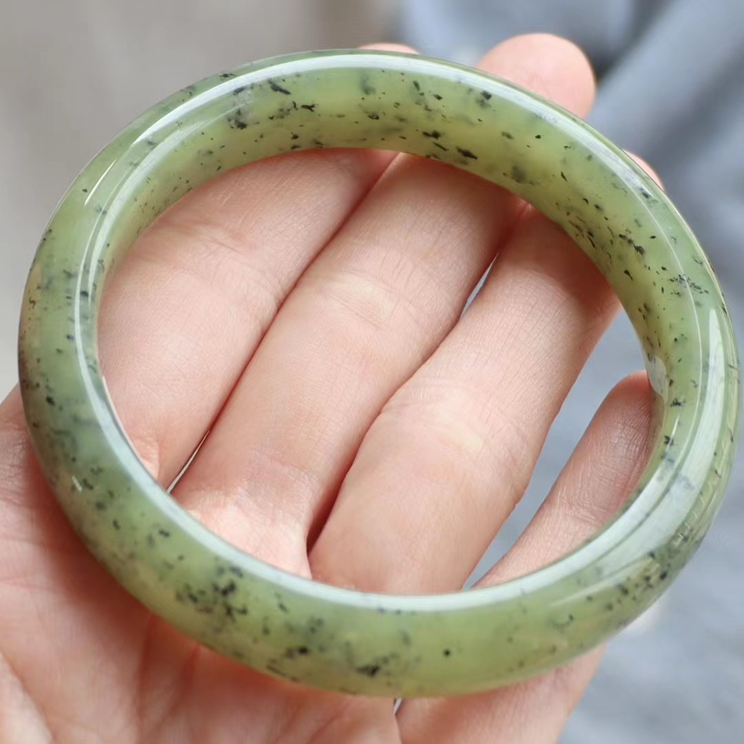 保真和田玉手镯58圈口证号12312070和田玉点墨青花 黄口料