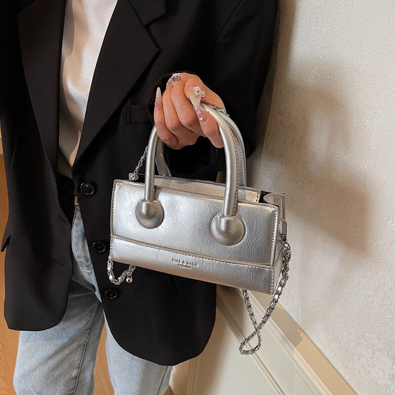 春夏季流行爆款包包女2026新款链条百搭斜挎包超火手提银色小方包