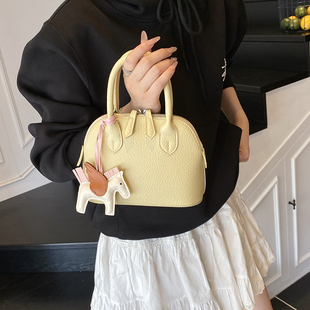 时尚超火小包包女式2025新款夏季百搭斜挎包精致手提贝壳包小拎包