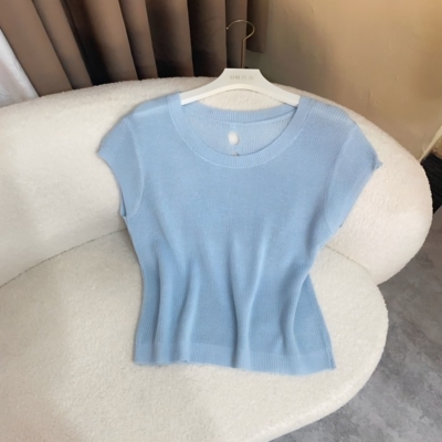 夏针织修身后背镂空纽扣设计上衣