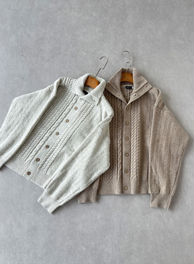 H1c 不对称绞花*羊毛混纺针织高领毛衣 肌理设计/优雅氛围/木质扣