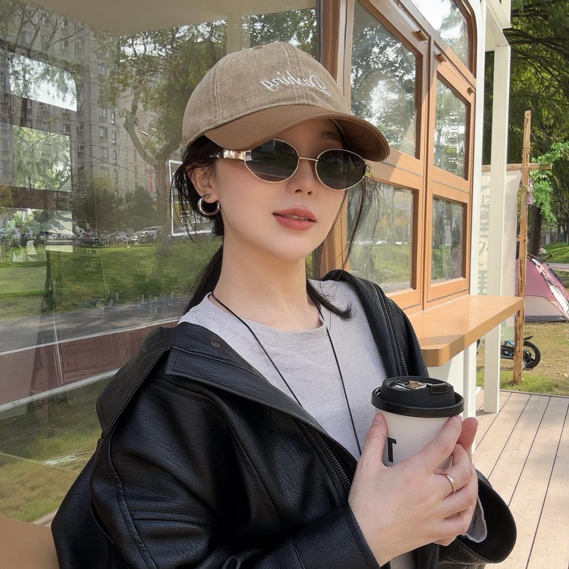 韩系字母刺绣拼接棒球帽女春秋新款做旧复古时尚百搭鸭舌帽