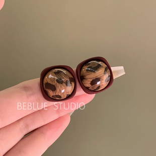 暖冬之恋~秋冬美拉德安可拉红豹纹耳钉女复古气质耳环高级感耳饰