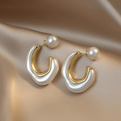 一款 百搭耳饰女 款 两戴亚克力珍珠耳环2021年新款 潮小众设计感夏季