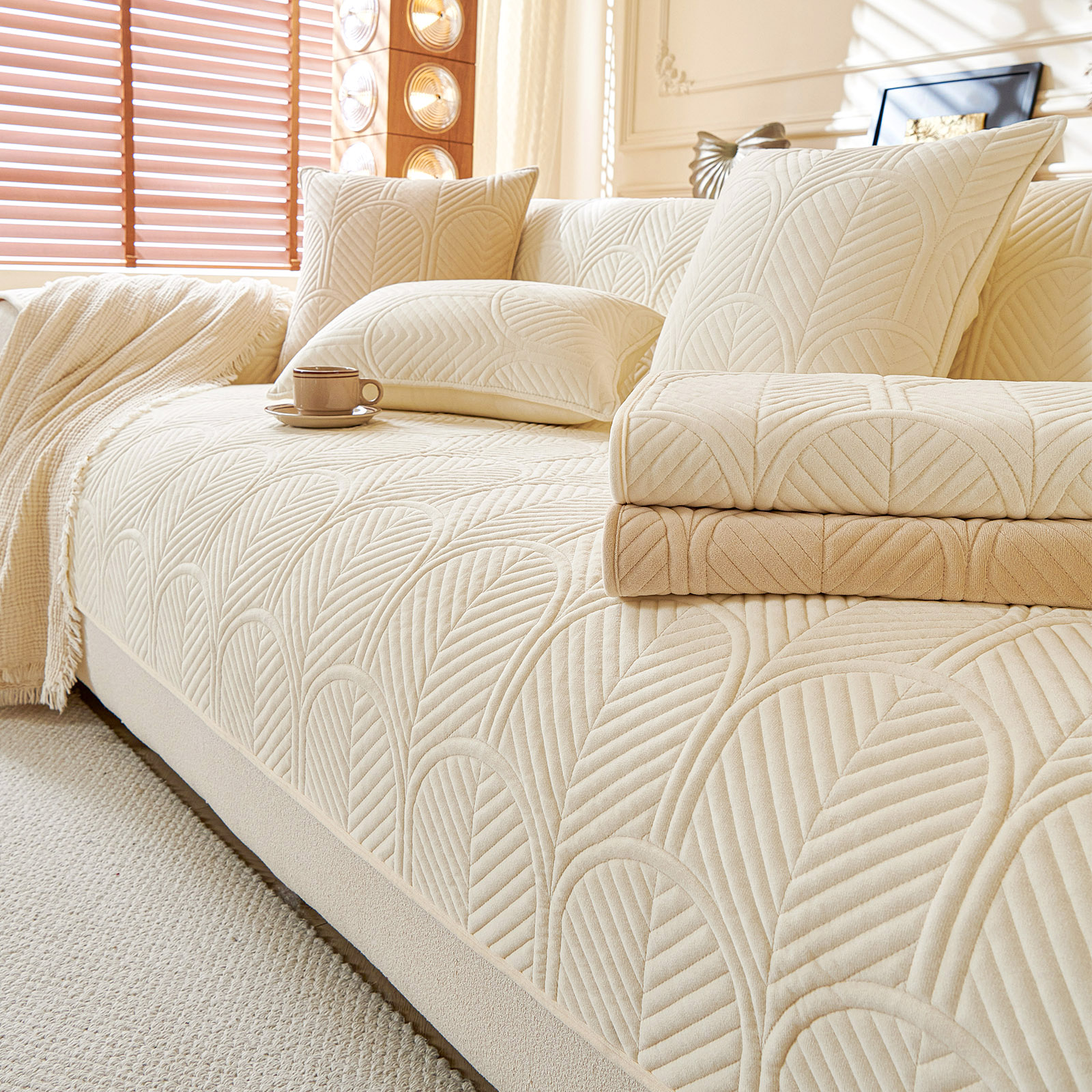 寒号鸟毛绒奶油风通用沙发垫