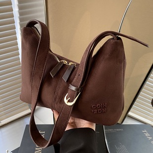 小C&K磨砂大容量包包女士2025新款单肩包设计感通勤斜挎枕头