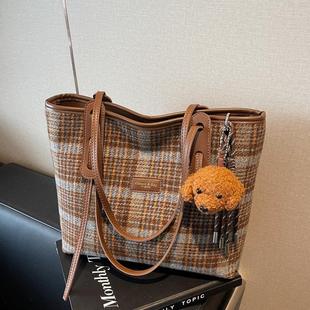 小C&K毛呢格纹大容量包包女2025新款复古单肩包上班通勤托特