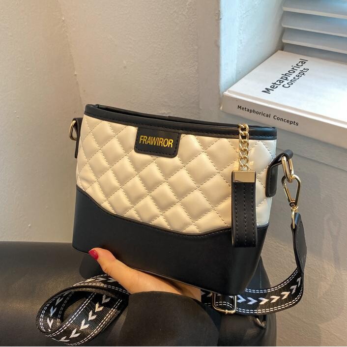 小C&K菱格链条小包包女2025新款流浪包高级感宽肩带斜挎小方