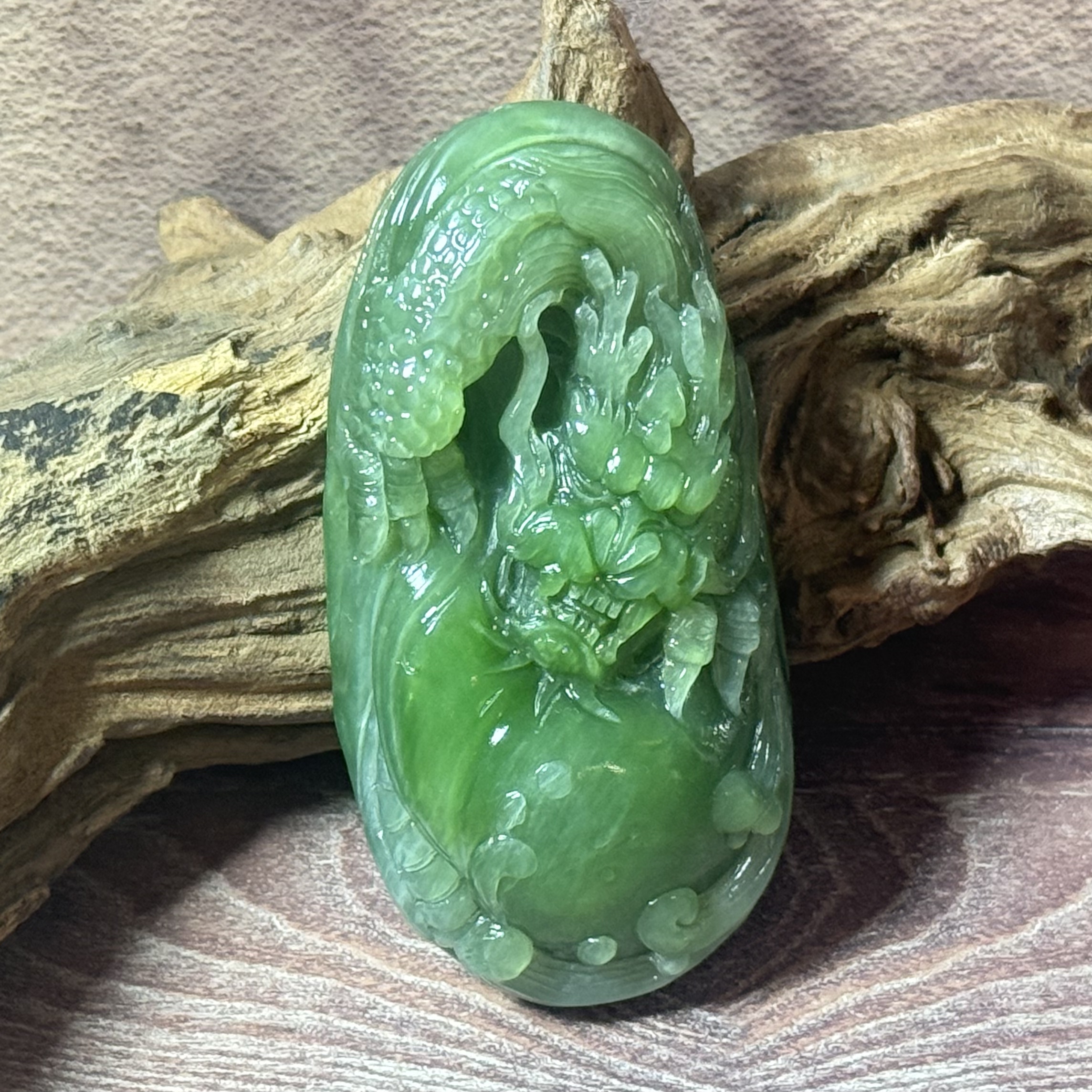 【保证真品】天然和田玉碧玉俄料猫眼龙型挂件402