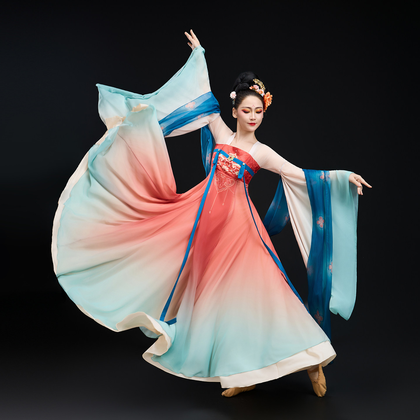 中国风古典舞广袖仙女演出汉服