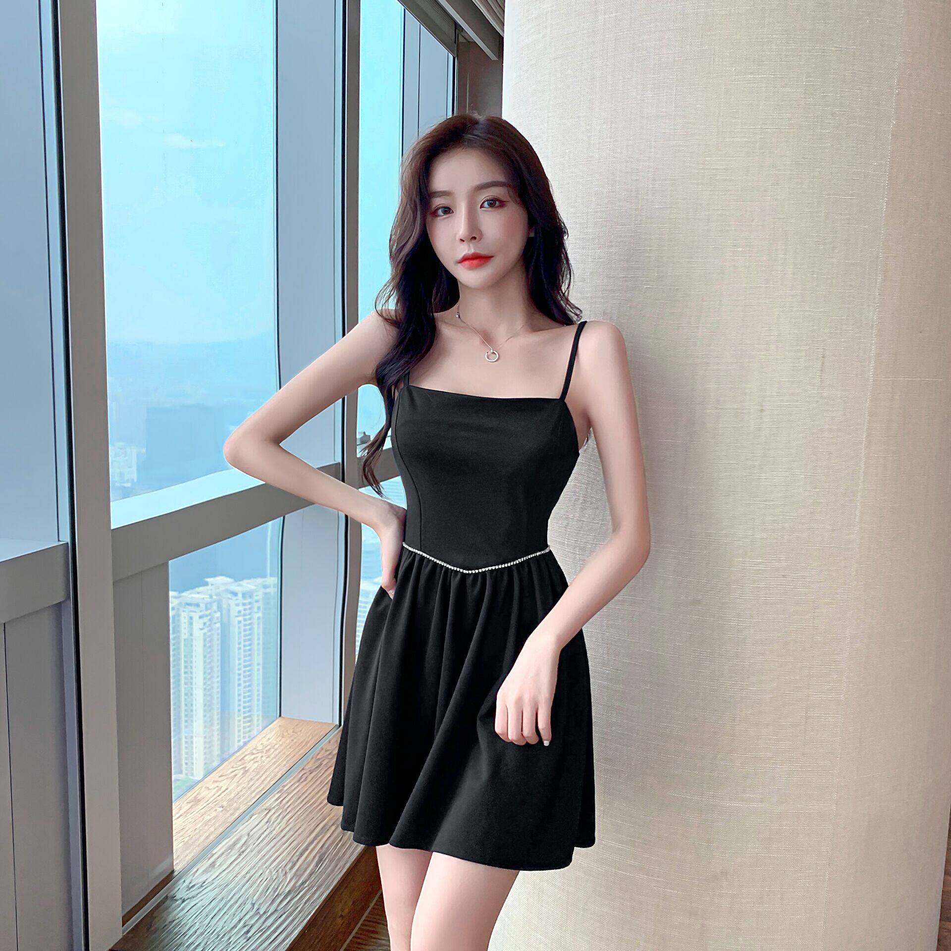 2021新款洋气吊带抹胸法式连衣裙性感夜店女装礼服流行裙子小黑裙