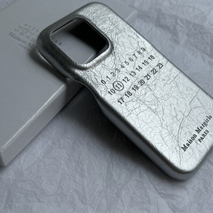 压印数字简约风褶皱小众银皮14/15pro手机壳数字压印适用iPhone17promax新款保护套16promax皮革皮质