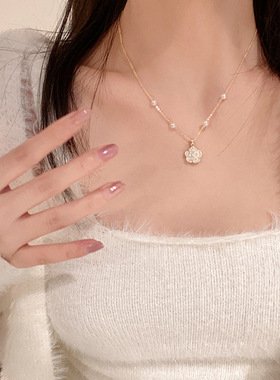 珍珠山茶花钛钢项链女轻奢小众锁骨链设计感高级精致颈链甜美项饰