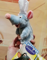 Рататуй (может сидеть на плечиках) имеет дно, магнит и без бирок.