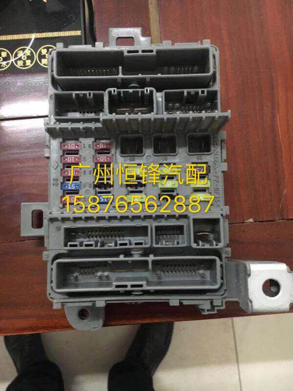 本田雅阁/奥德赛/ crv /杰德/ 凌派/ 思域仪表台保险丝盒总成