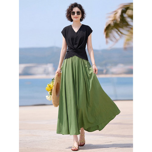 V领收腰上衣绿色半身裙