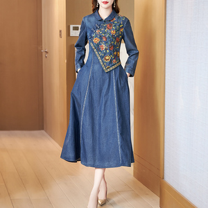 2026年春秋新款重工刺绣旗袍改良版牛仔连衣裙女长袖长款复古长裙