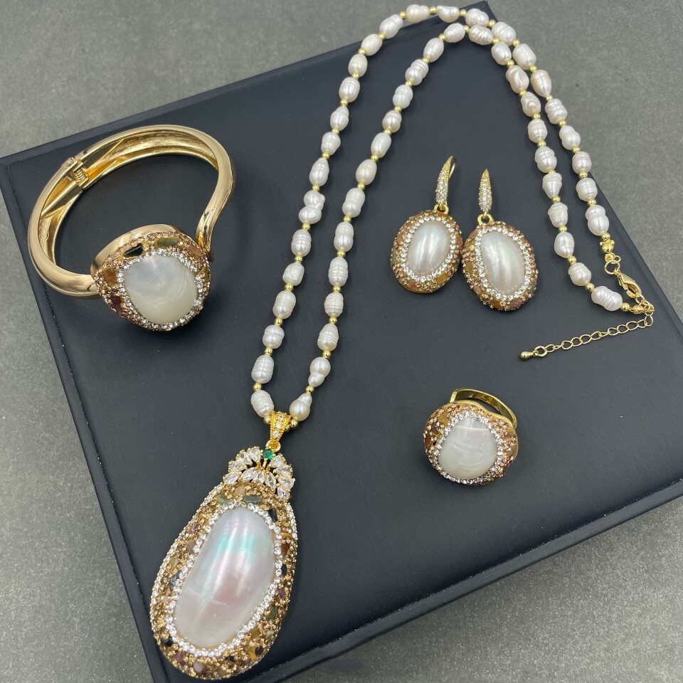 天然深海珍珠马贝四件套 时尚个性捷克钻轻奢风 手工镶嵌饰品