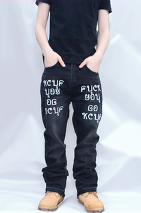 All 宽松版 LOVE 刺绣工艺 型 微喇水洗黑灰牛仔裤 KCUF