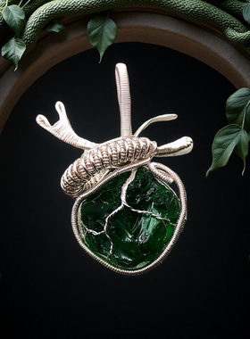 SUIYI 斯莱特林幽瞳 原创设计 绿琉璃原石心脏绕线吊坠送朋友礼物