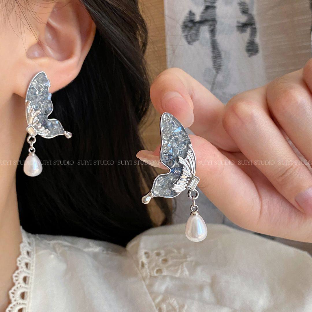 SUIYI 森系蓝色蝴蝶锆石耳环轻奢高级感玻璃水晶无耳洞蚊香盘耳夹