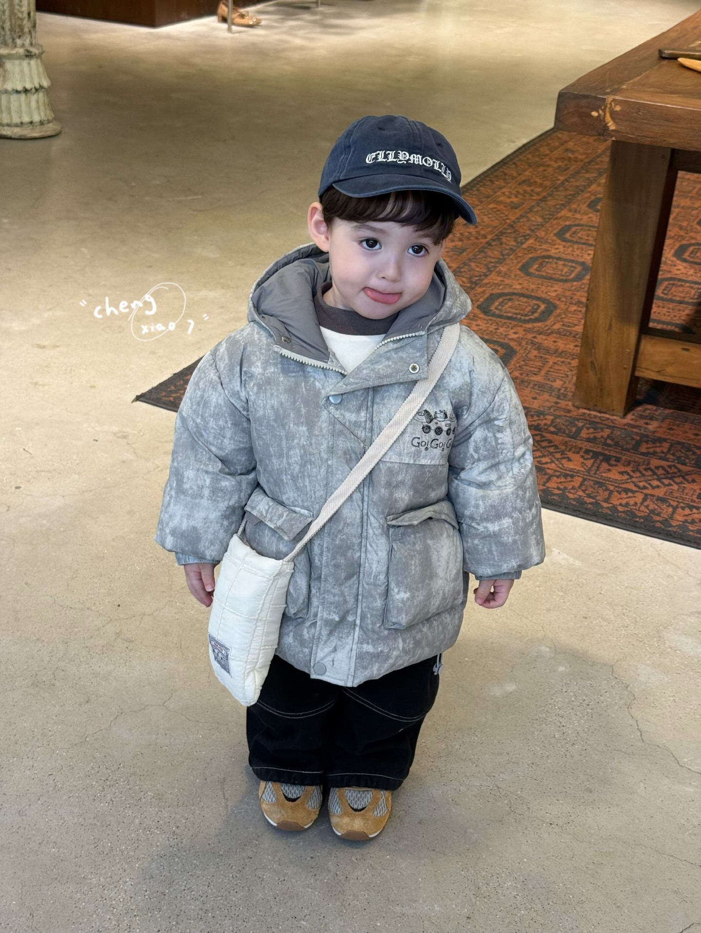 CXQ25新款羽绒服小男童扎染耐脏90绒连帽腊肠狗印花宽松加厚外套