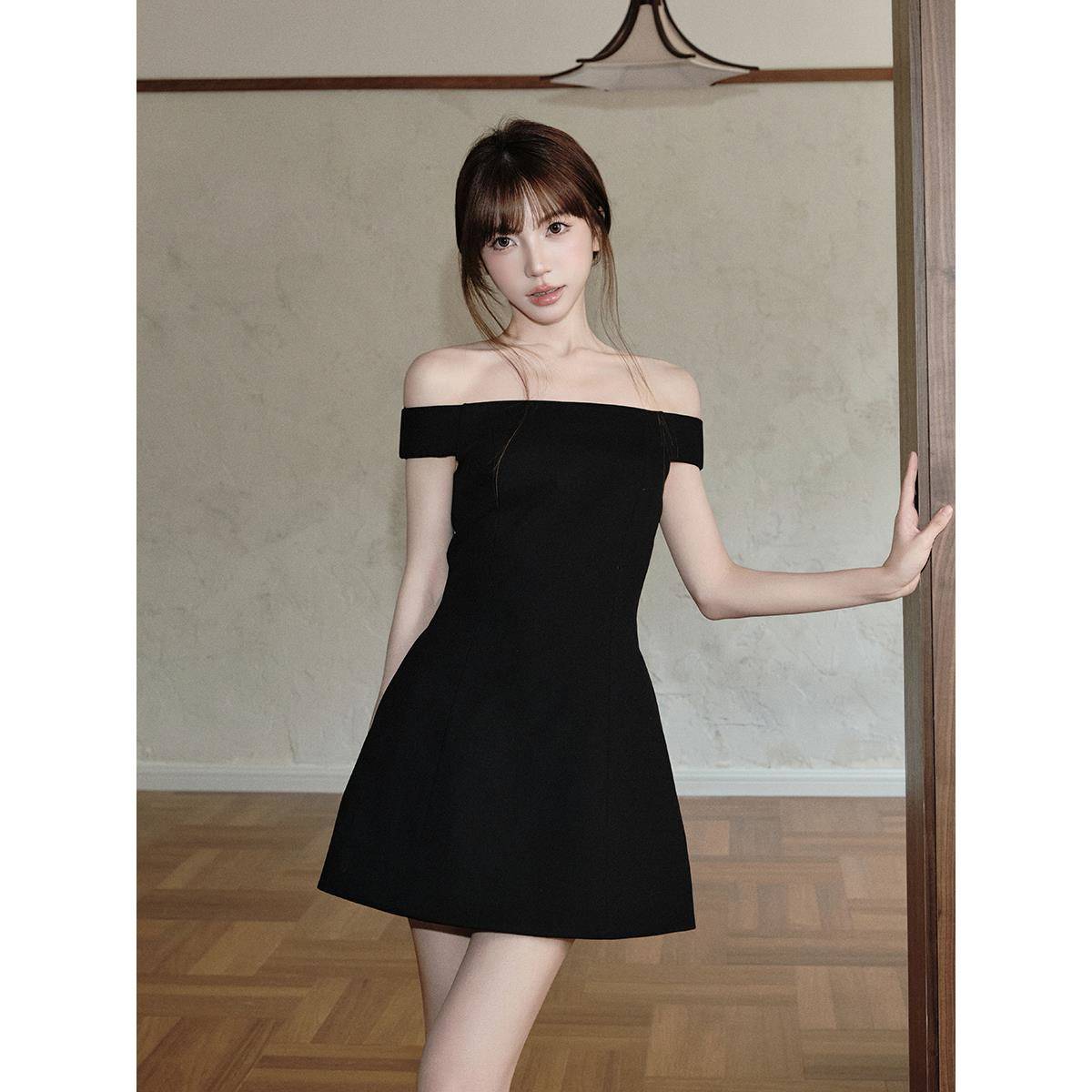 avenement/一字肩收腰露肩法式气质高级感a字裙连衣短裙女夏季