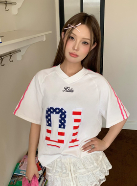 KTDA美式辣妹旗帜贴布绣V领短袖T恤夏学院风运动休闲宽松打底上衣