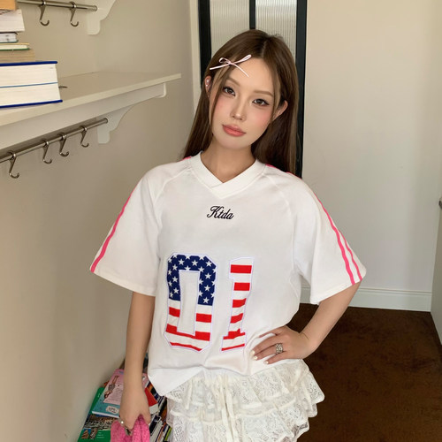 KTDA美式辣妹旗帜贴布绣V领短袖T恤夏学院风运动休闲宽松打底上衣