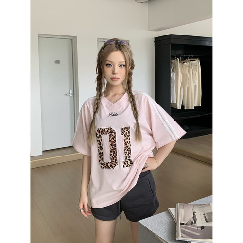 KTDA美式辣妹豹纹贴布绣V领短袖T恤夏学院风运动休闲宽松打底上衣