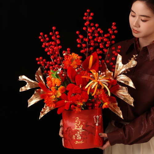 新年装饰抱抱桶冬青果春节年宵花