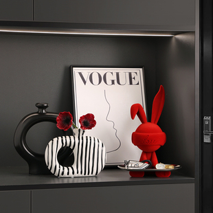 乔迁礼物玄关钥匙收纳酒柜电视柜摆件高级感2026红色新年装 饰兔子