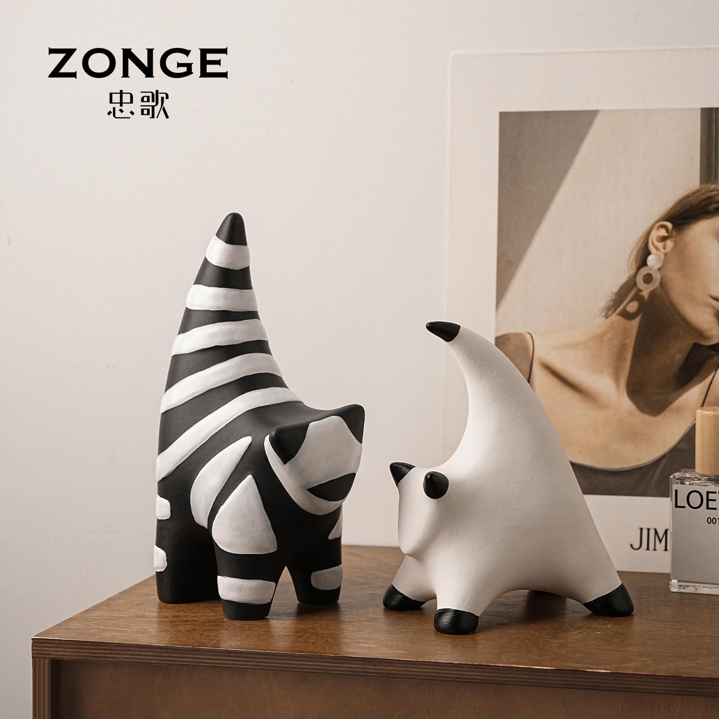 现代简约创意黑白条纹猫装饰摆件