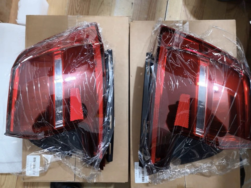 沃尔沃S90  17-20左右尾灯总成刹车灯倒车灯