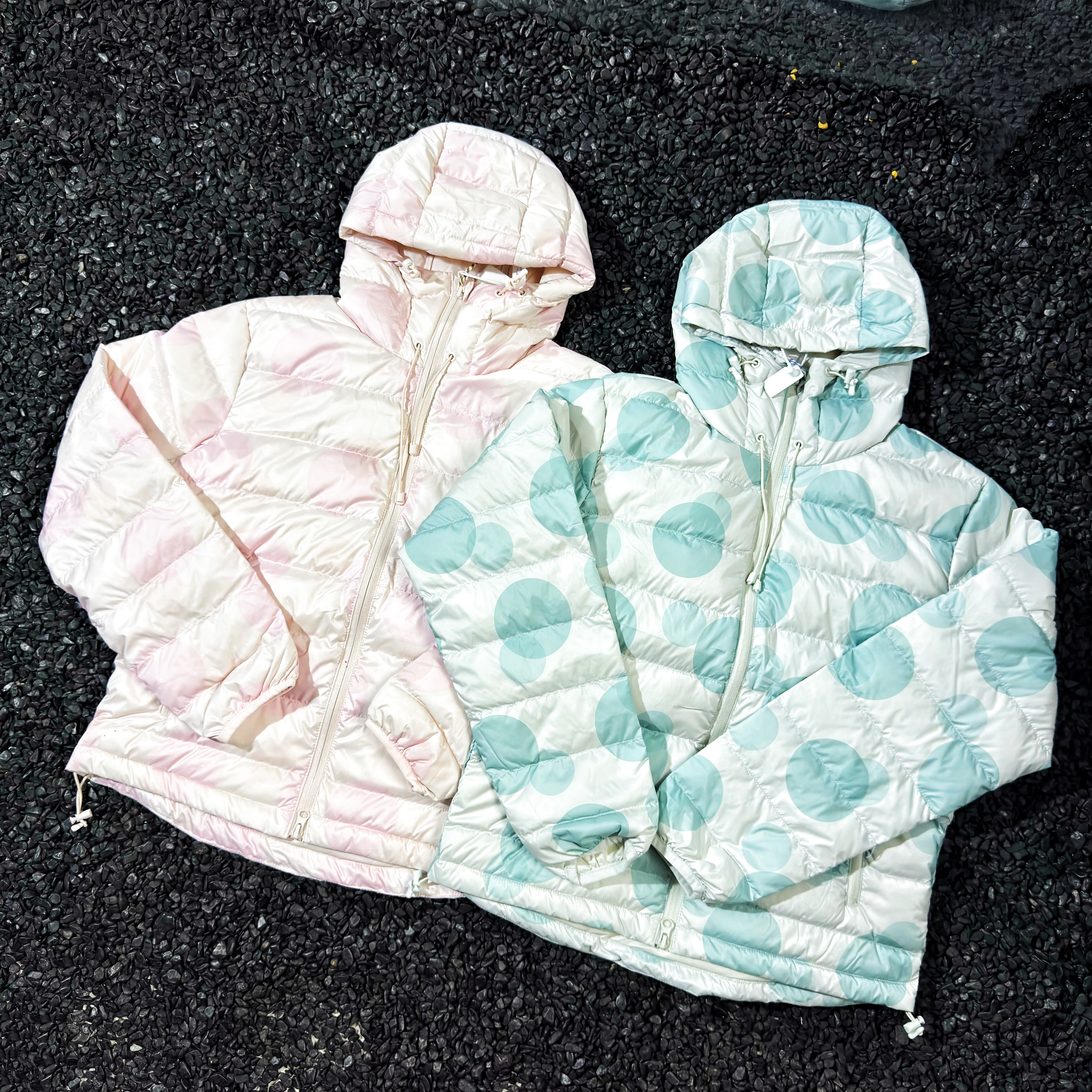 日单Fppev 90白鸭绒马卡龙甜美风轻薄款防水波点印花连帽羽绒服女