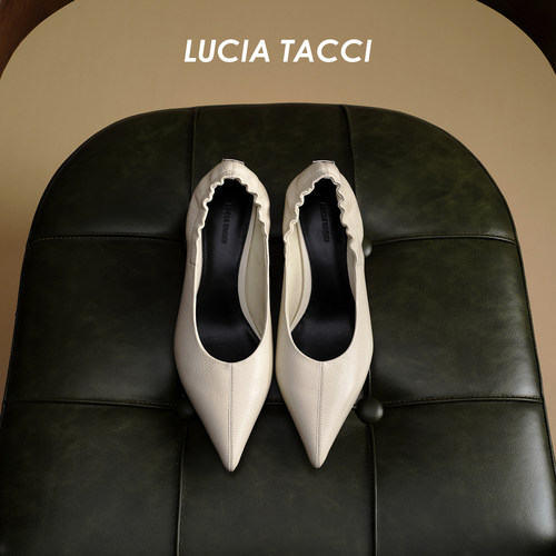 LUCIATACCI极简风尖头时装鞋