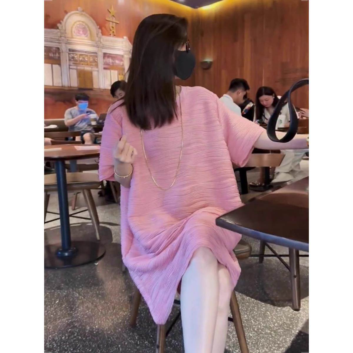 欧洲站夏季新款法式轻奢名媛气质时髦减龄宽松遮肉显瘦粉色连衣裙