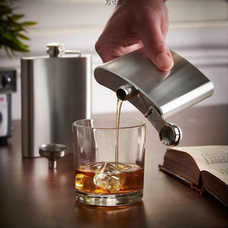 小酒壶不锈钢仿古加厚约半斤户外随身家用酒瓶