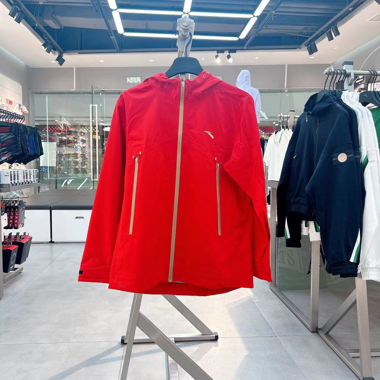 安踏正品中国风暴甲款2024秋新款防水单层冲锋衣男装152437605