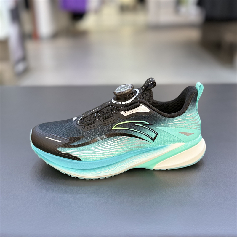 安踏儿童25年冬季新款男大童旋钮犟弹骇浪跑步运动鞋312545508