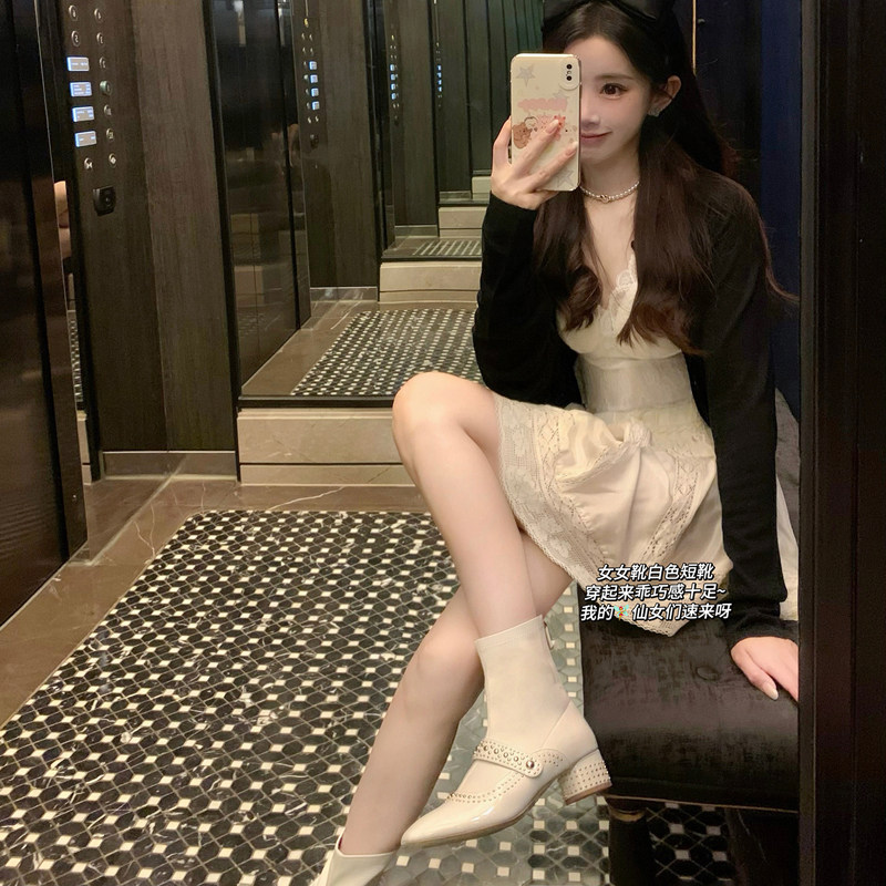 小香风铆钉方头粗跟弹力短靴女