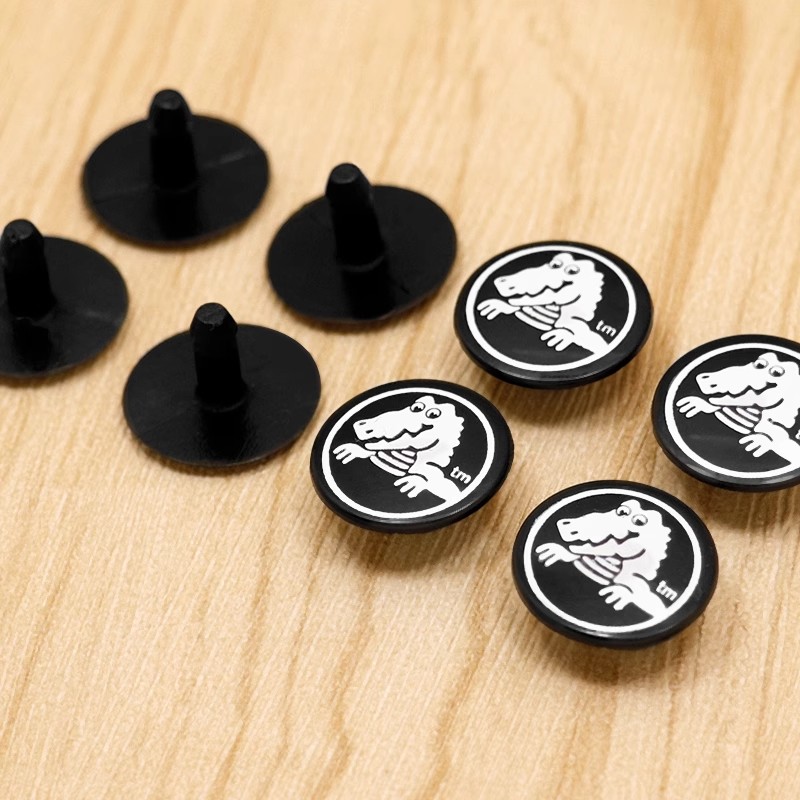 小鳄鱼黑卡扣洞洞鞋后带侧边扣公母拖鞋配件时尚潮流子母扣设计款