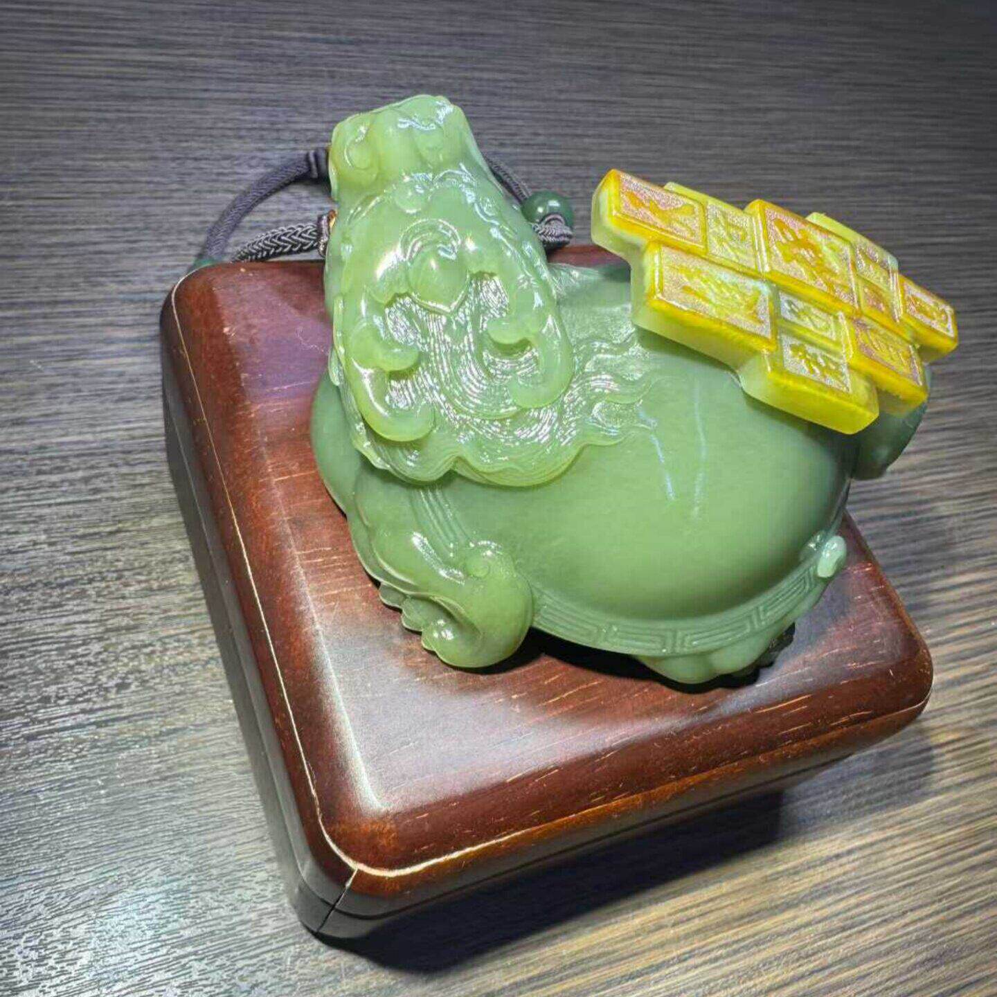 定金工厂手把件龙龟黄绿带皮析木河磨玉籽料椴树林和田玉定制