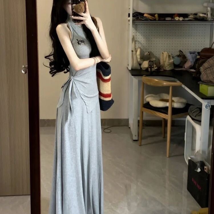 韩系简约不规则刺绣挂脖无袖上衣套装女夏季高腰显瘦a字半身长裙