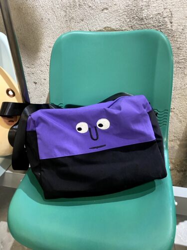 新款挎包轻便百搭小方包笑脸可爱斜挎单间休闲胸包大容量健身男包