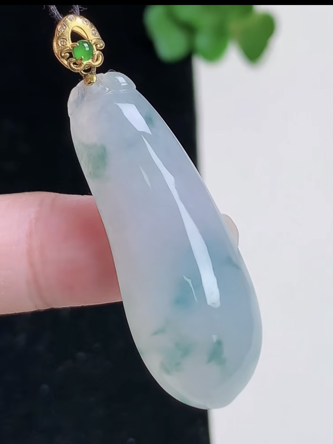 缅甸天然A货翡翠 18k金镶冰种飘花福瓜吊坠